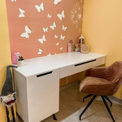 Стол в детскую комнату